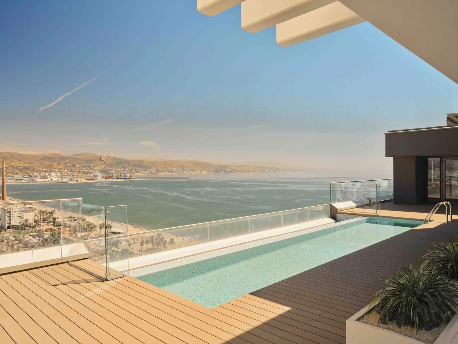 Ático de lujo en Málaga capital image 4